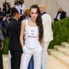 MET Gala 2021: Cara Delevingne apostou em conjuntinho Christian Dior