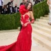 MET Gala 2021: Emily Ratajkowski usou vestido Vera Wang