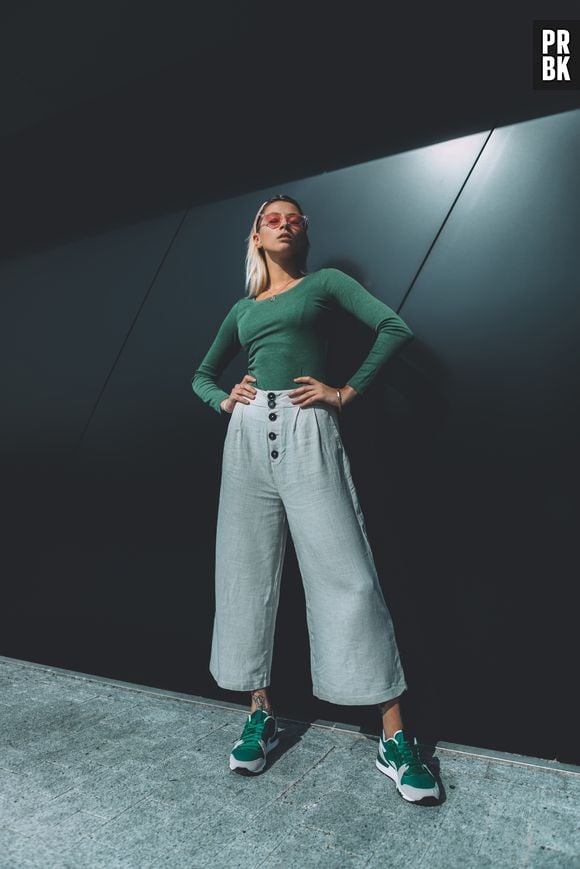 Trend de moda clássica, a calça flare surgiu bem antes do que você imagina