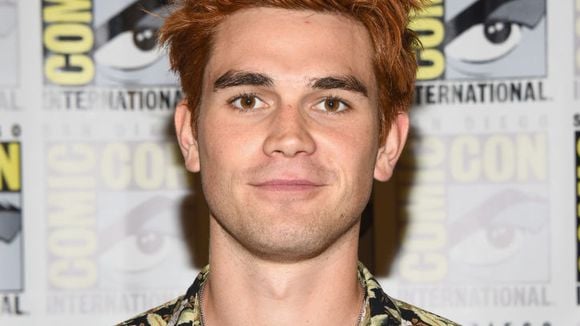 KJ Apa, de "Riverdale" e mais 8 famosos que tiveram bebê recentemente