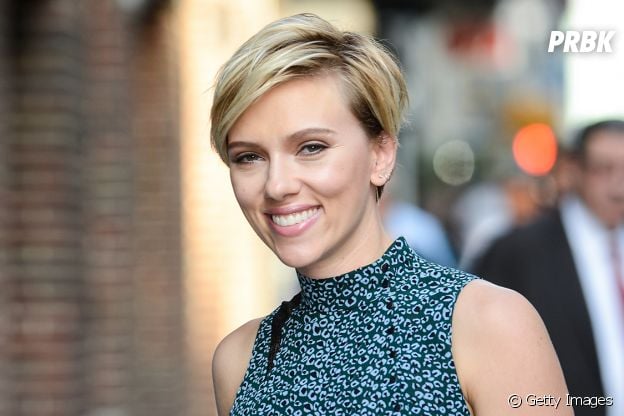 Scarlett Johansson teve filho, chamado Cosmo, com o marido Colin Jost. A atriz também é mãe de Rose Dorothy, de 7 anos