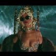 Recentemente, Rihanna lançou o polêmico e sexy clipe de "Pour It Up"