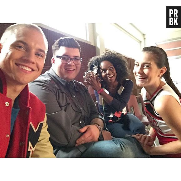 As novas carinhas de "Glee" já postaram várias fotos caracterizados no set