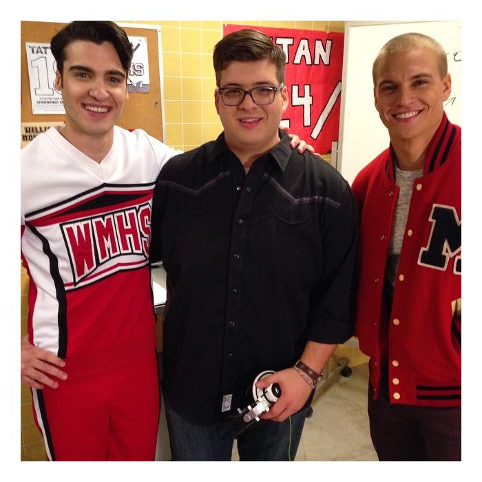  Billy, Noah e Marshall posam juntos no set de &quot;Glee&quot; 