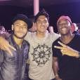  Neymar Jr. e Gabriel Medina tamb&eacute;m s&atilde;o amigos do jogador Robinho 