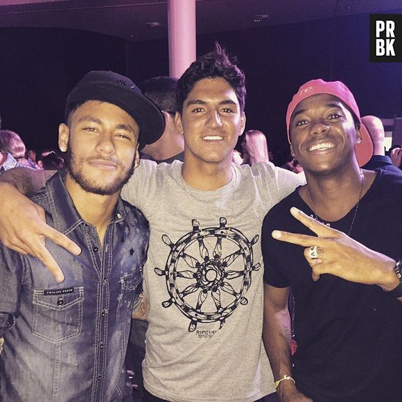 Neymar Jr. e Gabriel Medina também são amigos do jogador Robinho
