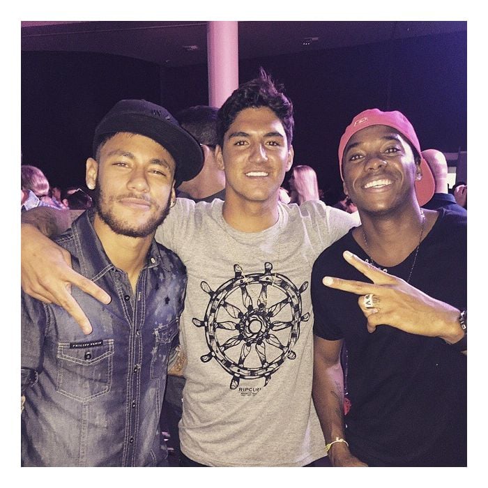  Neymar Jr. e Gabriel Medina tamb&amp;eacute;m s&amp;atilde;o amigos do jogador Robinho 