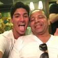  No Instagram de Gabriel Medina tem at&eacute; uma selfie com o pai de Neymar Jr. 