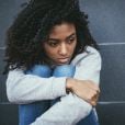 O racismo na adolescência e em outras etapas da vida também afeta a saúde mental das pessoas negras. Por isso, jovens negres são mais propensos a se suicidarem do que jovens branques, de acordo com pesquisas do Ministério da Saúde