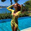 Diva? Marina Ruy Barbosa posa sensual com bikini e saída de praia super lindos!