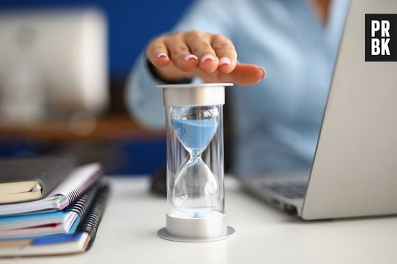 A técnica pomodoro gira em torno de organizar melhor a gestão do seu tempo, focando seriamente por um longo período de tempo, enquanto descansa em um período menor