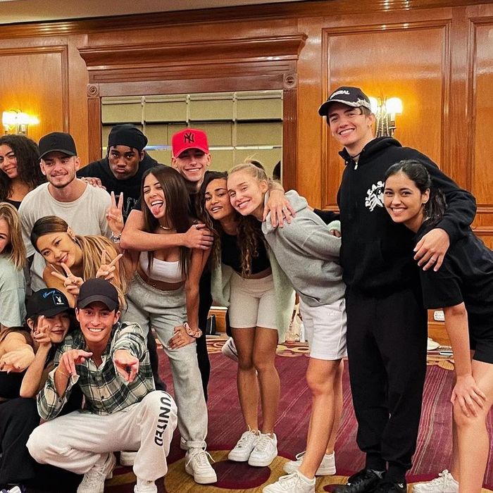  &quot;Wave Your Flag Tour&quot;, turnê do Now United, irá fazer shows em Portugal para além do Brasil 