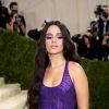 Camila Cabello já sabia, desde o Met Gala 2021, que o roxo estaria em alta