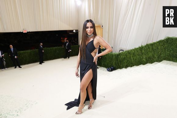 Anitta, para o MET Gala 2021, usou vestido customizado Outono 21 por Dundas x Revolve