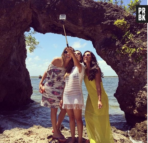 Giovanna Lancellotti publica foto com amigas: "No paraíso..."