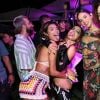 Bruna Marquezine e Anitta são vistas juntas. A dupla teria brigado por causa de Neymar há alguns anos