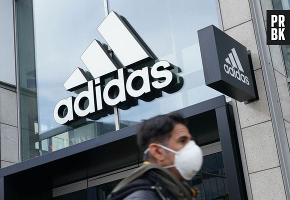 A Adidas suspendeu sua parceria com a União Russa de Futebol com efeito imediato