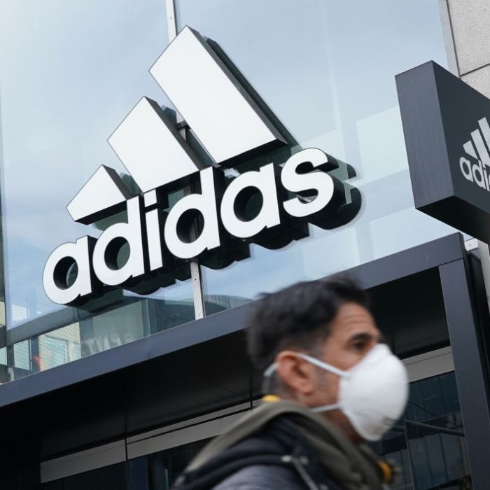  A Adidas suspendeu sua parceria com a União Russa de Futebol com efeito imediato 