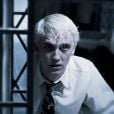 No último "Harry Potter", Draco Malfoy (Tom Felton) foge com sua família no momento em que Voldemort (Ralph Fiennes) e Harry (Daniel Radcliffe) estão duelando