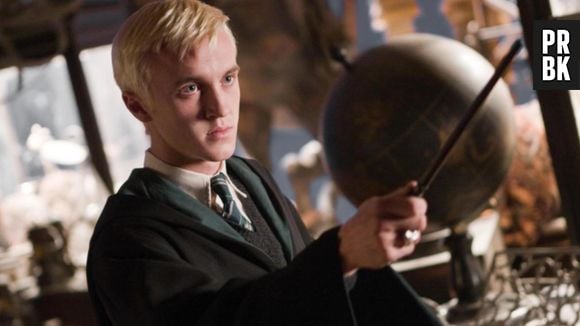 Em "Harry Potter e as Relíquias da Morte - Parte 2", quando Harry (Daniel Radcliffe) volta dos mortos para derrotar Voldemort (Ralph Fiennes), Draco Malfoy (Tom Felton) mudaria de lado e cederia sua varinha para o herói