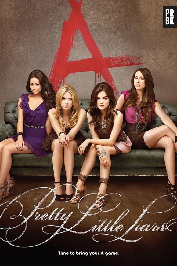 "Pretty Little Liars": -A usava um moletom com capuz preto e tentava acabar com a vida das protagonistas