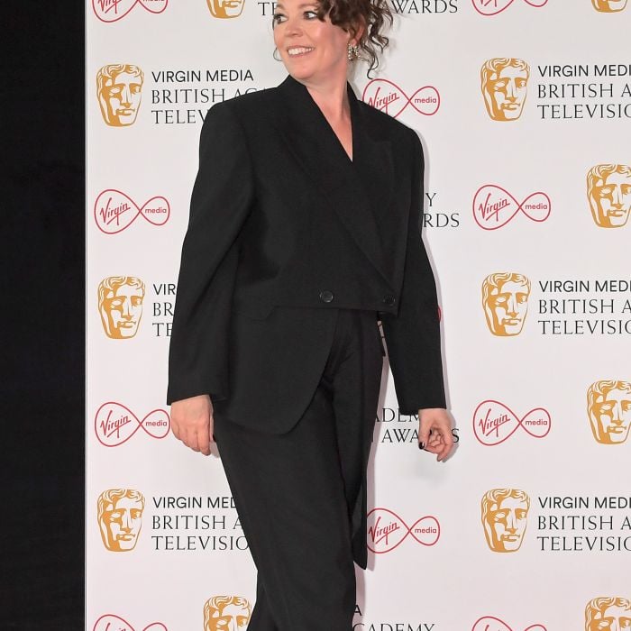 BAFTA 2022: Olivia Colman, também de &quot;Heartstopper&quot;, marcou presença com terno preto