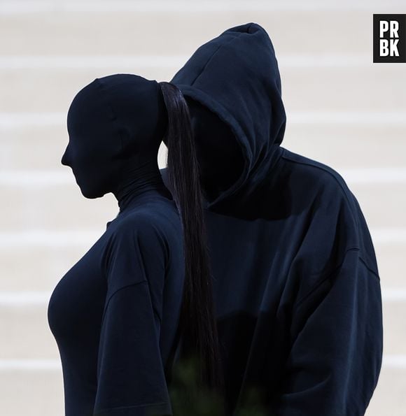 Look de Kim Kardashian e Kanye West no MET Gala 2021 foi um dos mais polêmicos da Balenciaga