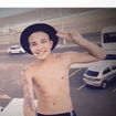 MC Gui, Bruna Marquezine e outros famosos que adoram o "pau de selfie": veja as melhores fotos!
