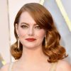 Emma Stone já adotou o cabelo na cor ruivo acobreado. A atriz já passeou pelas cores castanho e loiro