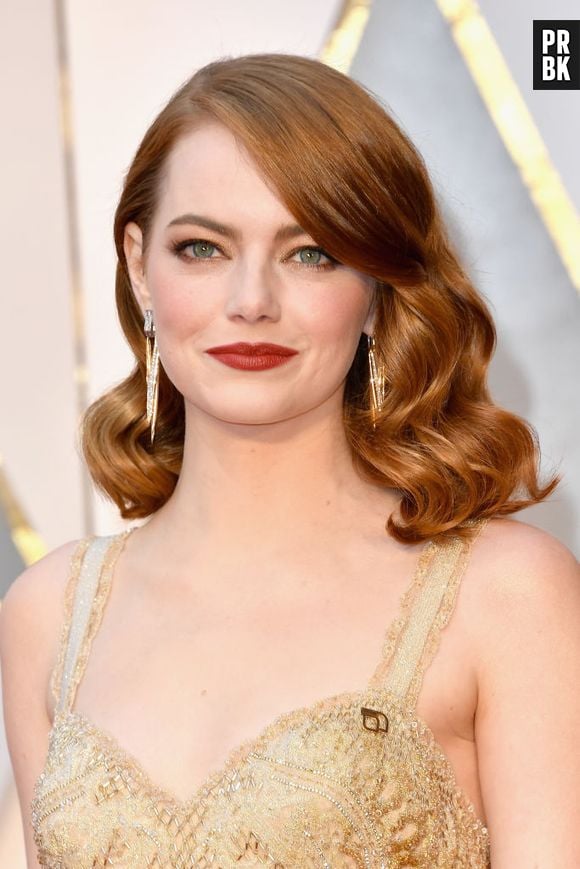 Emma Stone já adotou o cabelo na cor ruivo acobreado. A atriz já passeou pelas cores castanho e loiro