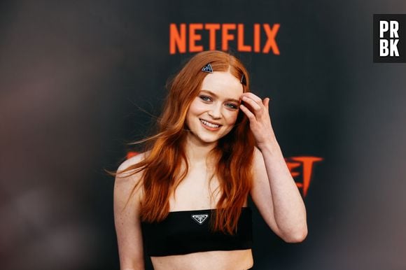 Sadie Sink, a Max de "Stranger Things", exibe cabelo ruivo acobreado