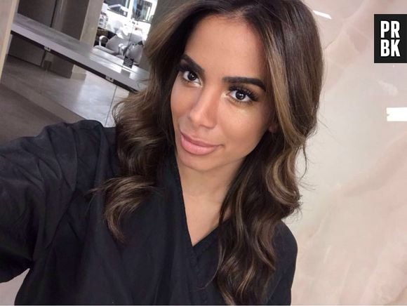 Agora ruiva, Anitta já foi morena iluminada com técnica mais clara na frente do rosto