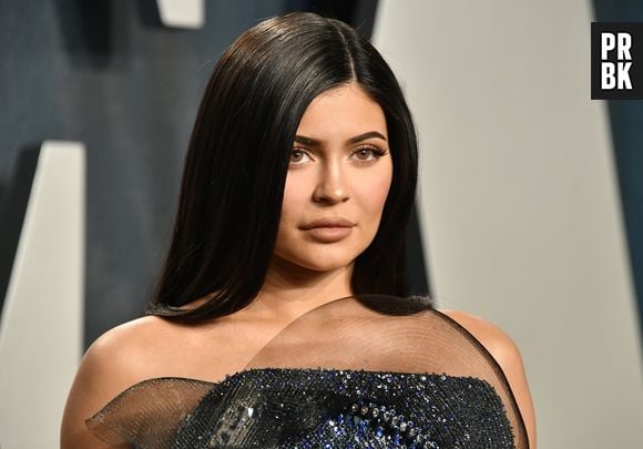 Kylie Jenner se pronunciou nos stories, falando sobre as famílias das vítimas