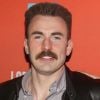 Chris Evans de bigode realmente existiu!