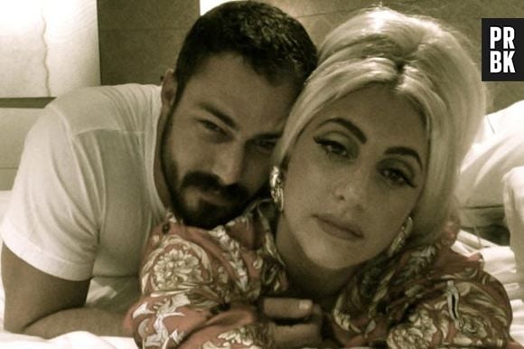 Em entrevista, Lady Gaga disse que faria sexo à três com o namorado, o ator Taylor Kinney