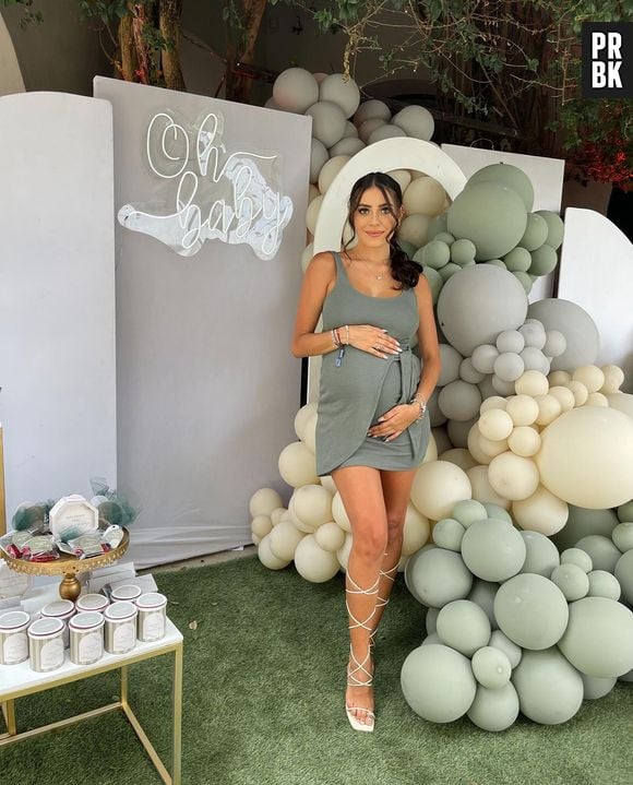 Sabina Hidalgo e seu look para o 1º chá de bebê