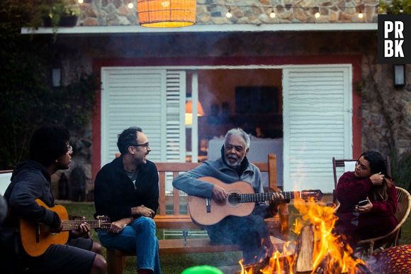 Em casa com Gil acompanha de perto a reunião para a preparação da turnê na Europa, que reunirá todos os membros, em celebração aos 80 anos do artista.