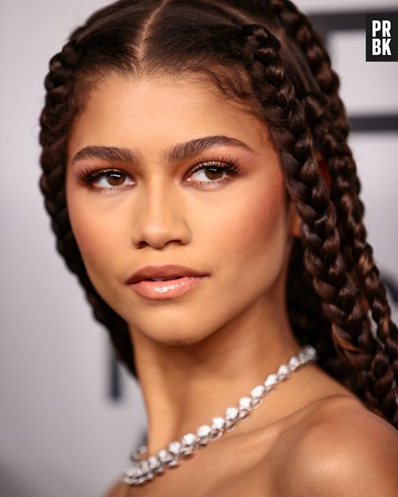 Zendaya conta para a Vogue Itália que a moda a ajudou a aprender mais sobre si mesma e em outros aspectos da sua vida