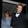 Taylor Swift e Joe Alwyn ficaram noivos em segredo, de acordo com matéria do The Sun