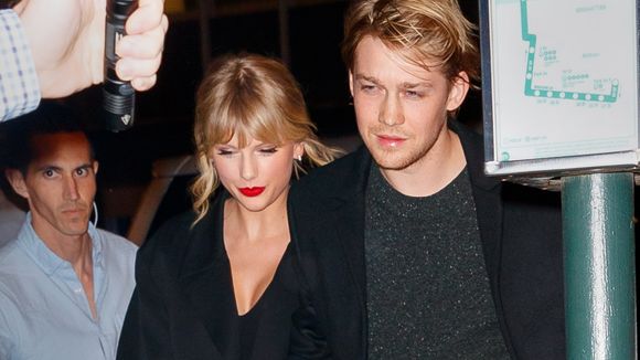 Taylor Swift estaria noiva de Joe Alwyn há meses. Saiba detalhes!