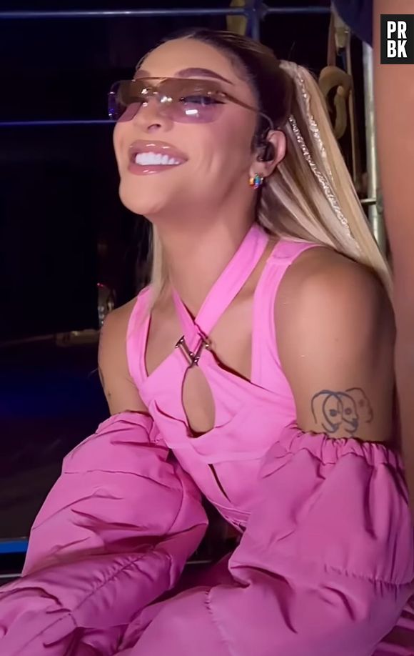 Pabllo Vittar também usou o rosa nos palcos