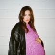 Ashley Graham usou look rosa da Fendi quando estava grávida