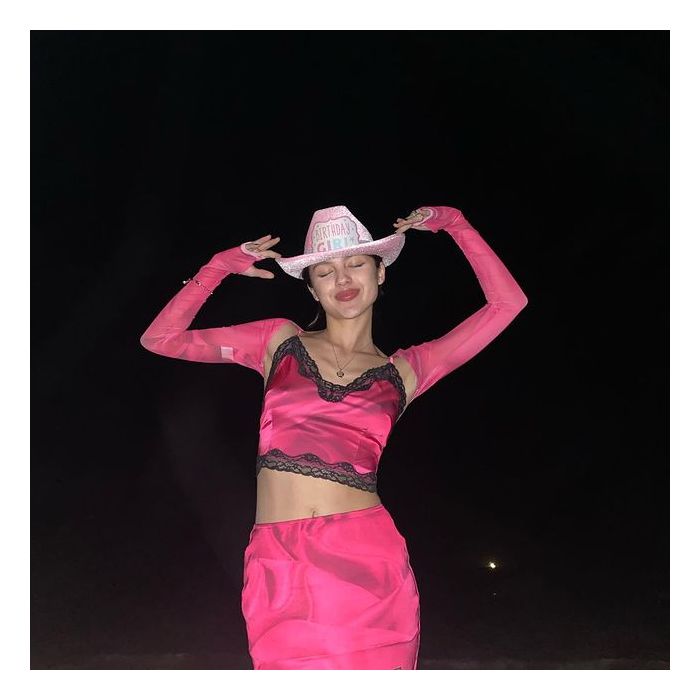 Olivia Rodrigo comemorou seu aniversário de 19 anos com look todo rosa