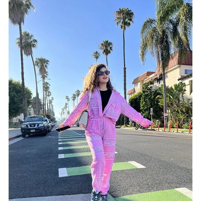 Maisa Silva escolheu look rosa confortável, ideal para o dia a dia