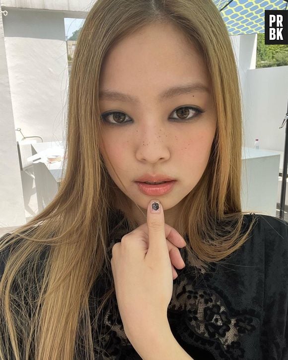 





Jennie, do BLACKPINK, em "The Idol": 1ª foto da artista na série emociona fãs





































