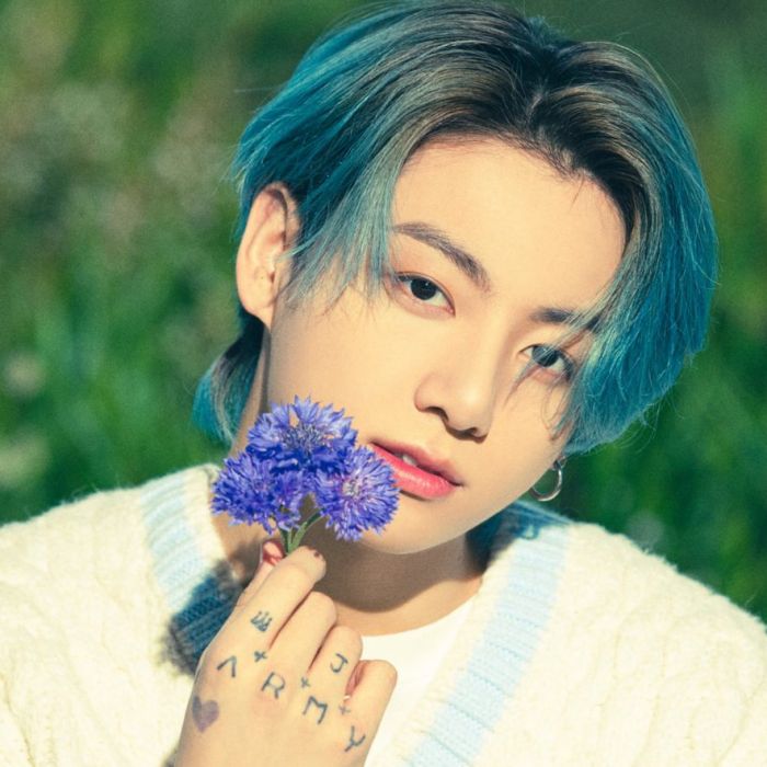 Já pagaram R$13.737 em um photocard de Jungkook, do BTS, de cabelo azul