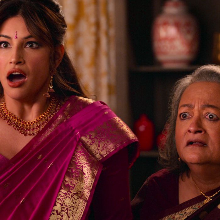 &quot;Eu Nunca&quot;: Kamala ( Richa Moorjani) consegue provar para sua família que  Manish   (Utkarsh Ambudkar) é o cara certo para ela na   3ª temporada
