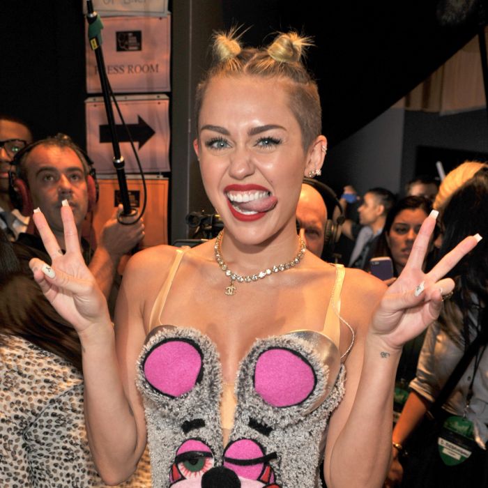 Miley Cyrus com look da apresentação do VMA de 2013