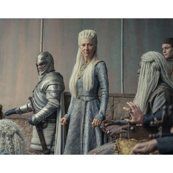 Eve Best, em &quot;A Casa do Dragão&quot;, interpreta  Princesa     Rhaenys Targaryen  , também conhecida entre os plebeus como A Rainha Que Nunca Foi 