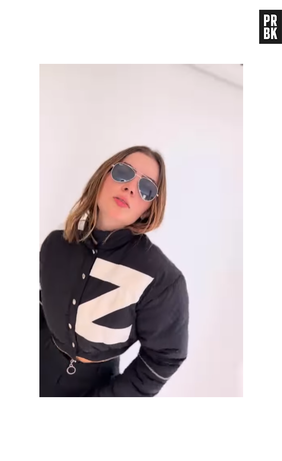 Meses depois, Jade Picon apareceu ensinando como combinar usando looks com óculos de sol da marca Rayban com peça quase idêntica